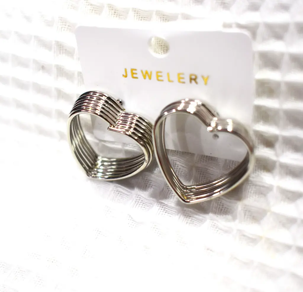 Heart_Earrings_2.webp