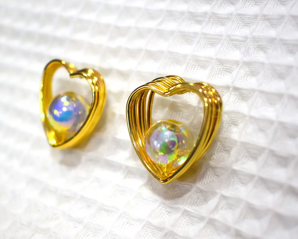 Heart_Moti_Earrings_1.webp