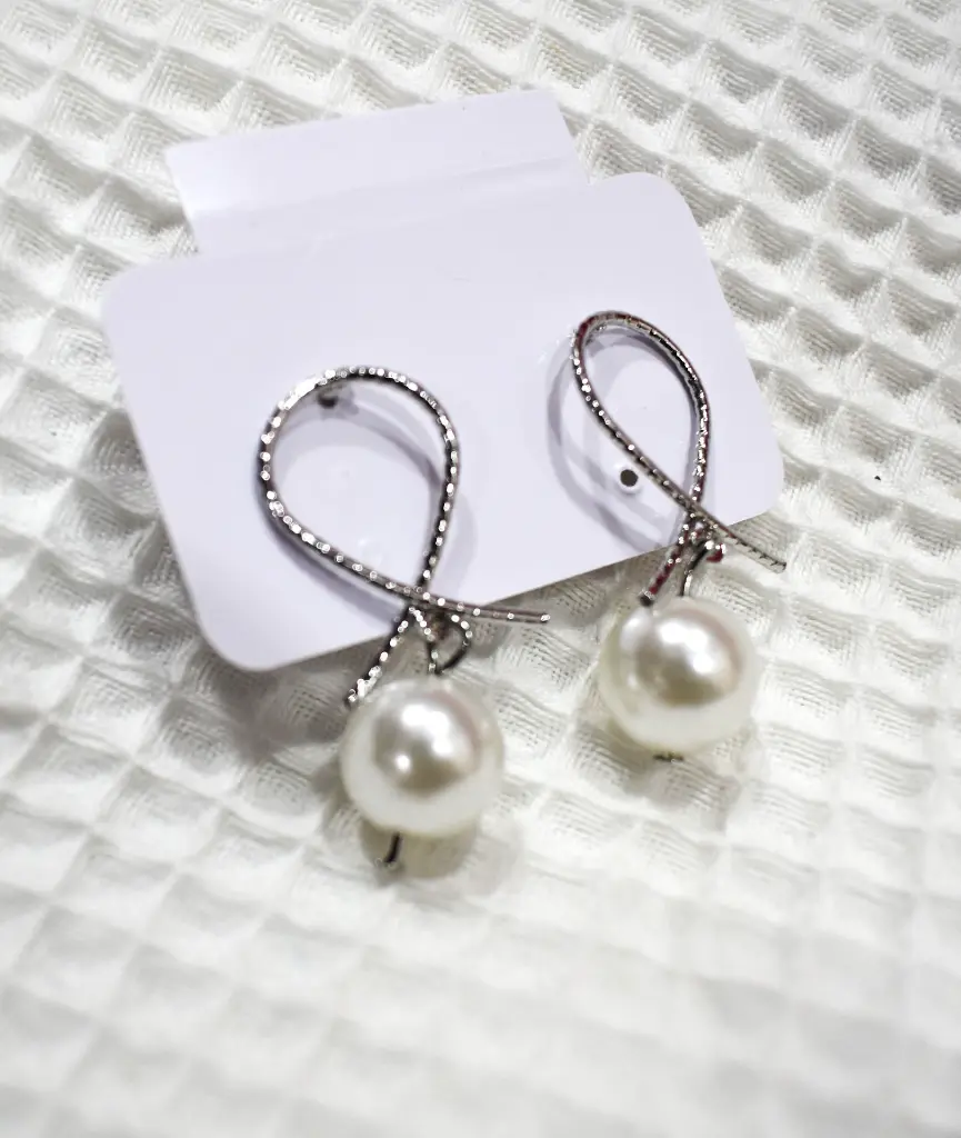 Cross_Moti_Earrings_14.webp