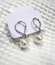 Cross_Moti_Earrings_14.webp