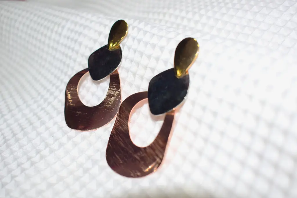 3_Design_Earrings_1.webp