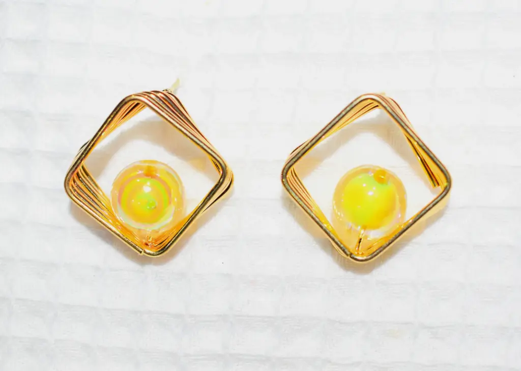 Round Moti with Square Shape Earrings