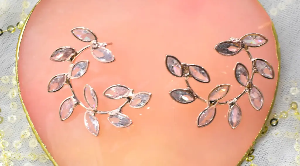 Florel Stone Leaves Earring Stud