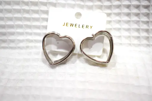 [SVAJHEARTEA0001] Heart Love Earrings